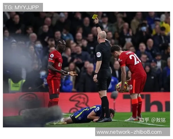 巴萨与米兰激战中争议判罚引发球迷热议与媒体关注 巴萨与米兰激战中争议判罚引发球迷热议与媒体关注